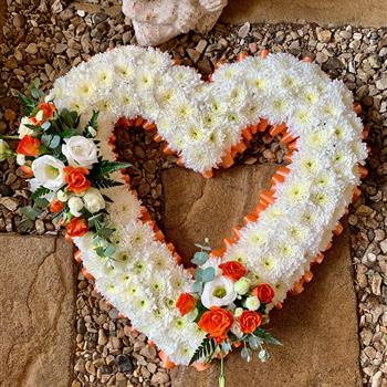 Red &amp; White Chrysanthemum Heart Wreath